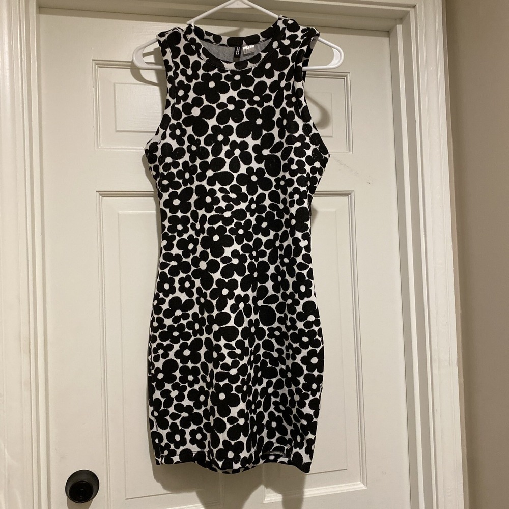 Divided‎ Womens Dress Size M Sheath White w/Black Flowers 60's Hippie